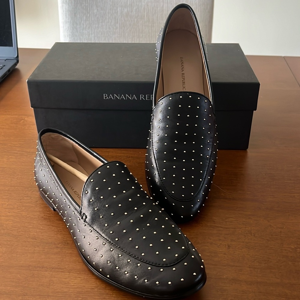 Banana Republic black shoes with golden studs